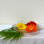 compositions-florales-colorees-coupelle-verre