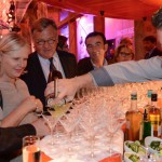 Réalisation de cocktails devant les invités